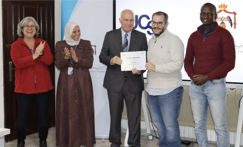 Hasan Elayyan receiving the “PowerBI developer” certificate